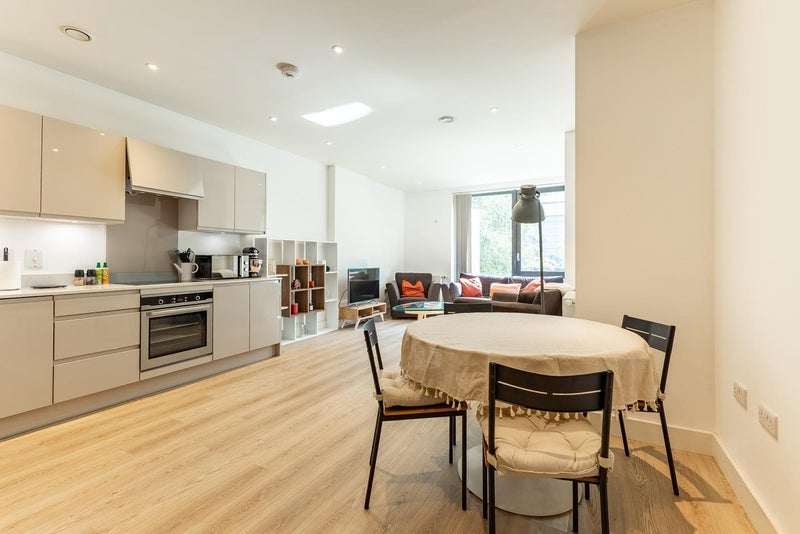 Flat Valencia Close in Greater London