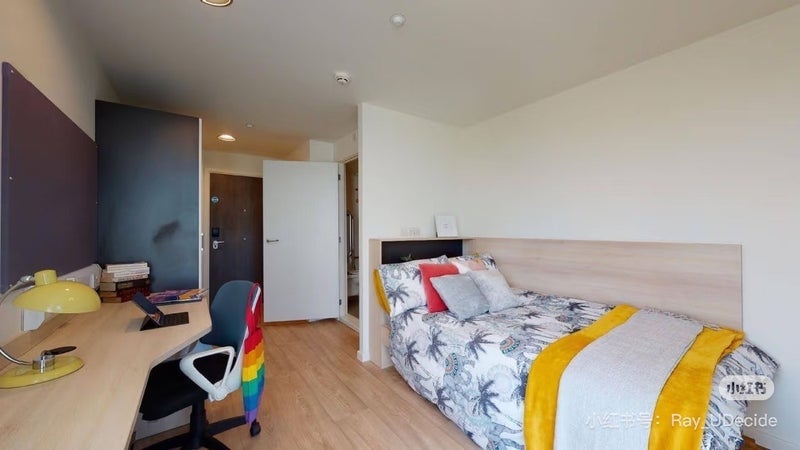 Room Lett Road in Greater London