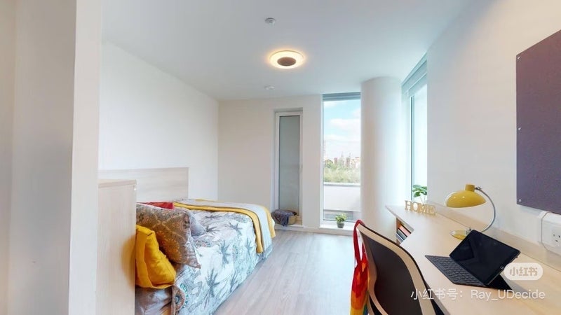 Room Lett Road in Greater London