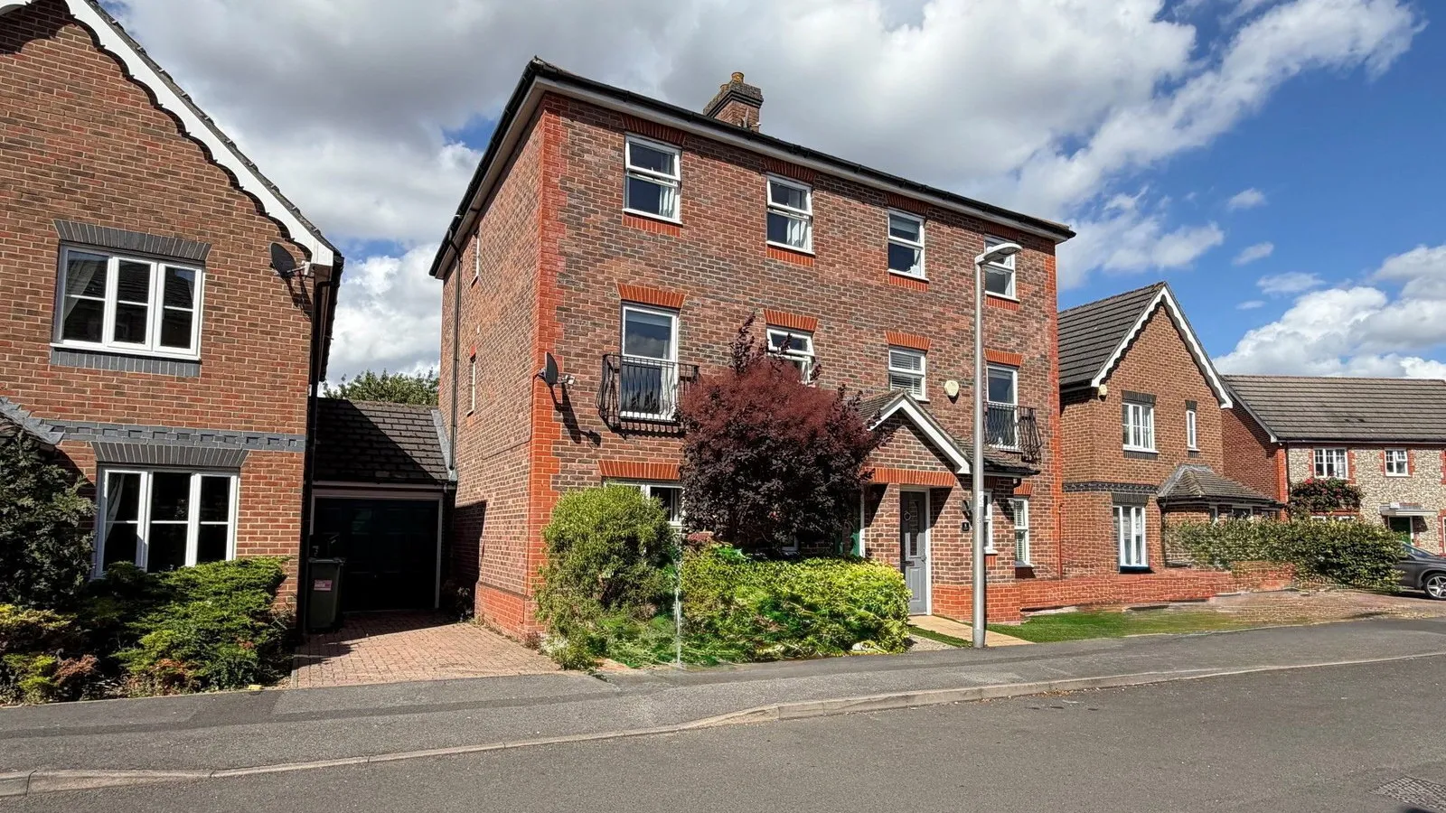 House Leonardslee Crescent in Newbury