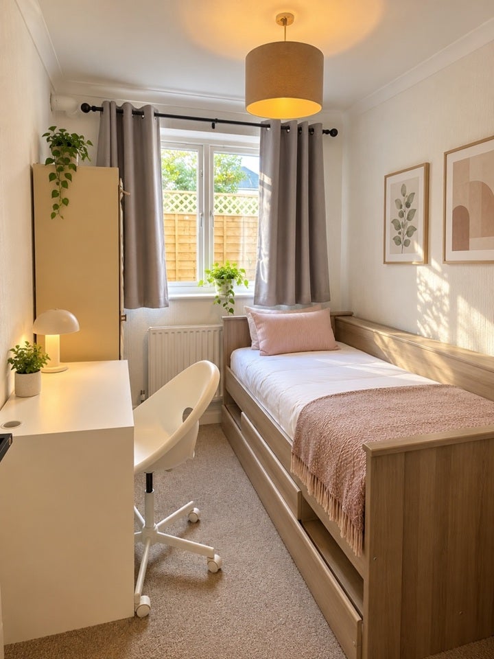 Room Robin Hood Way in Greater London