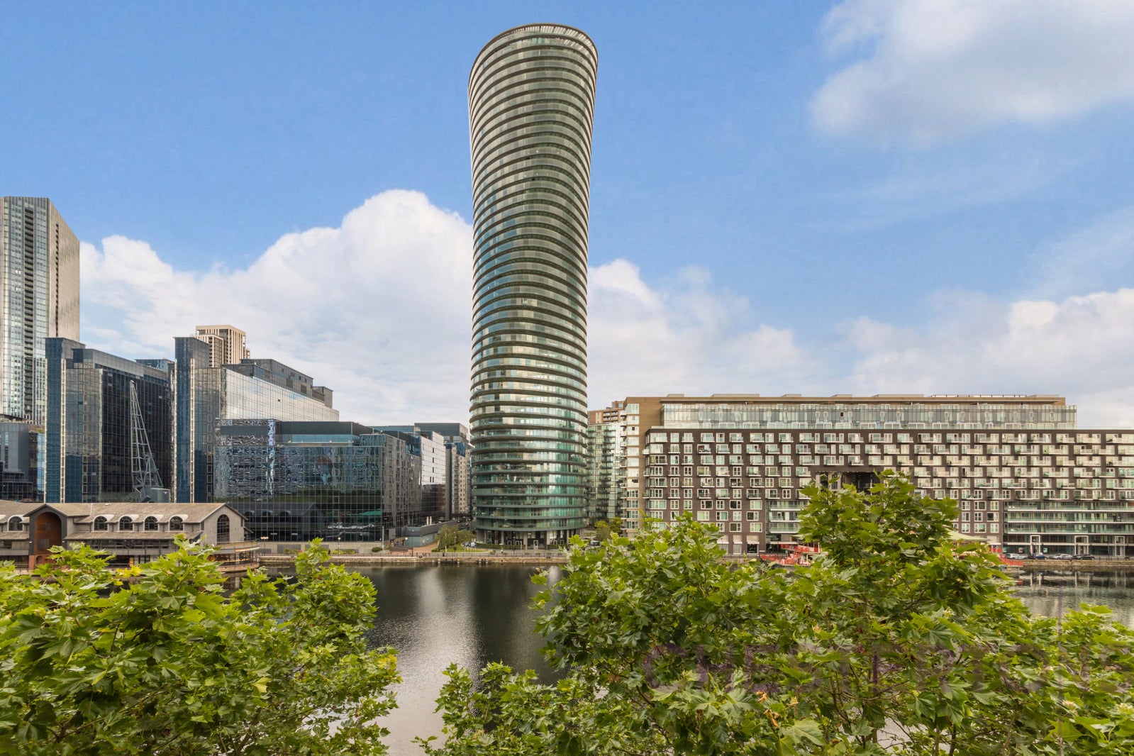 Flat Dockyard Lane in Greater London