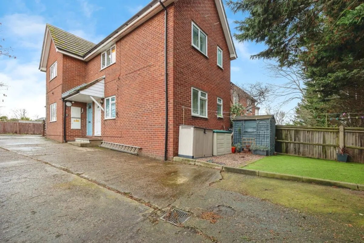 Flat Weston Road in Guildford