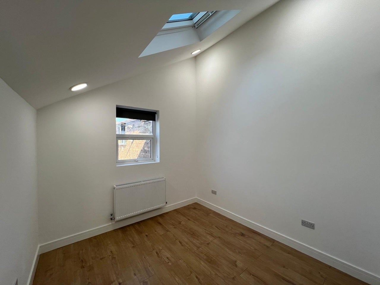 Flat Markhouse Road in Greater London