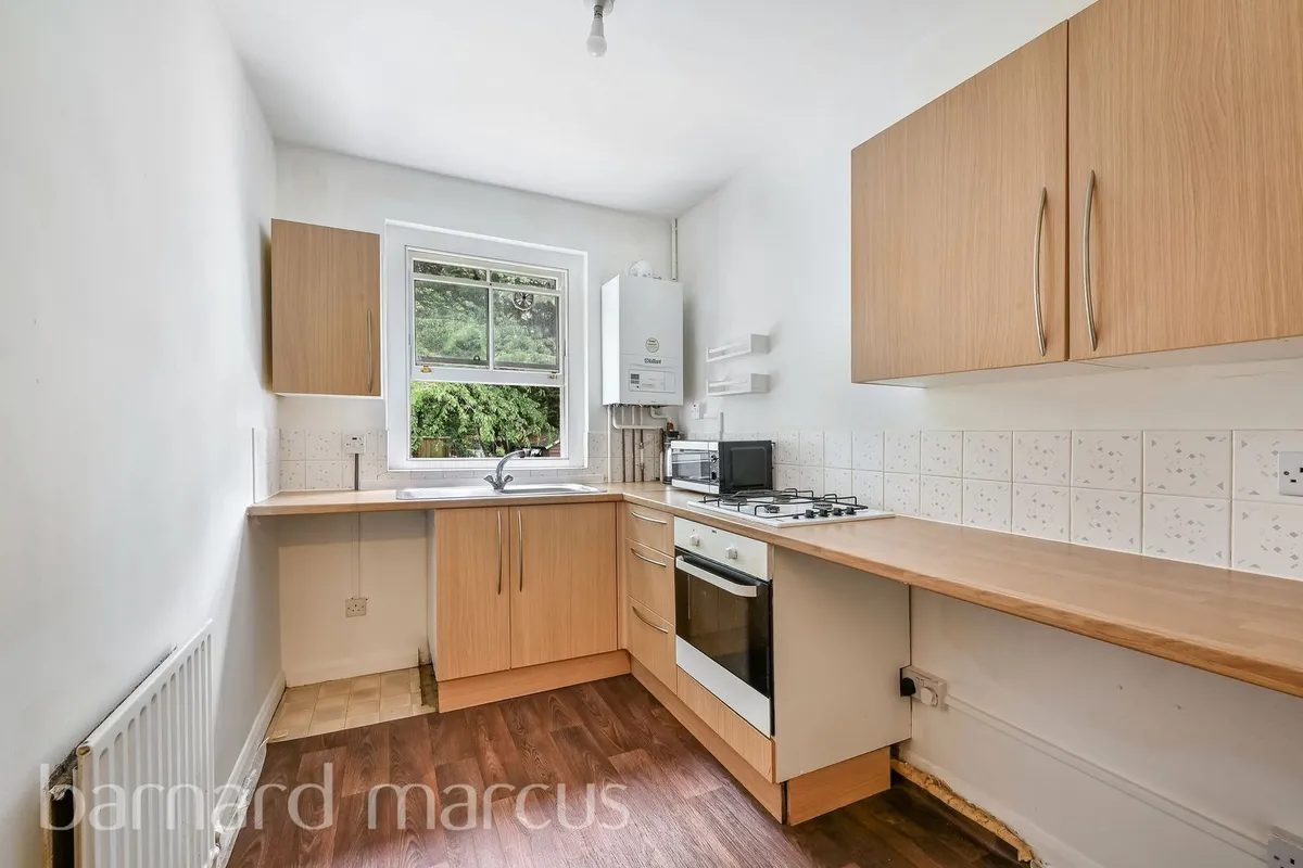 Flat Westbury Road in Greater London