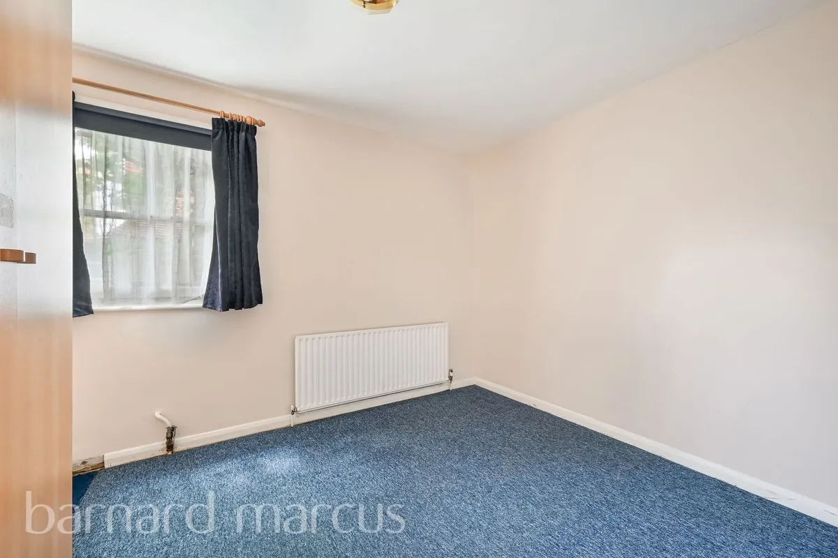 Flat Westbury Road in Greater London
