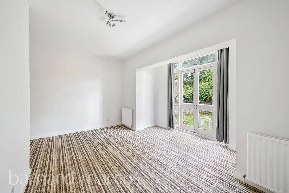 Flat Westbury Road in Greater London
