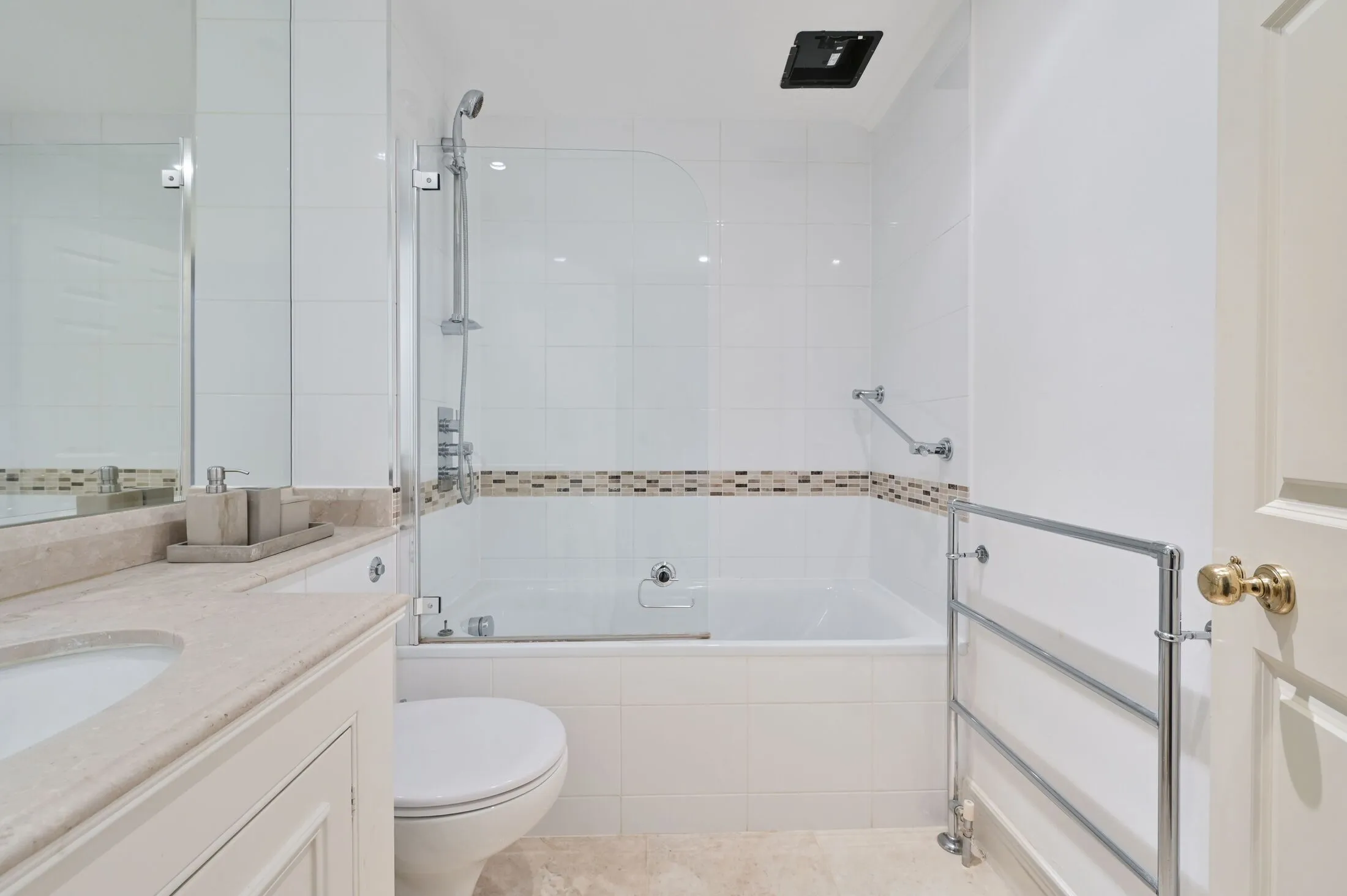 Flat Pall Mall in City of Westminster