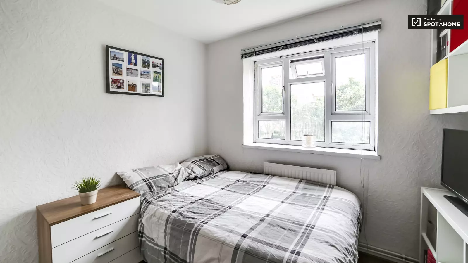 Flat Devons Road in Greater London