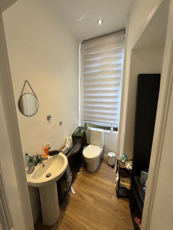 Room Novar Drive in Glasgow