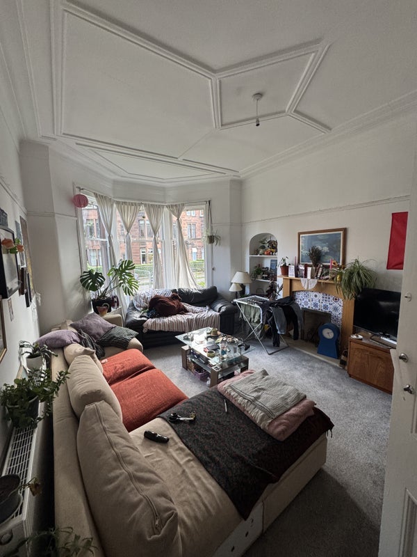 Room Novar Drive in Glasgow