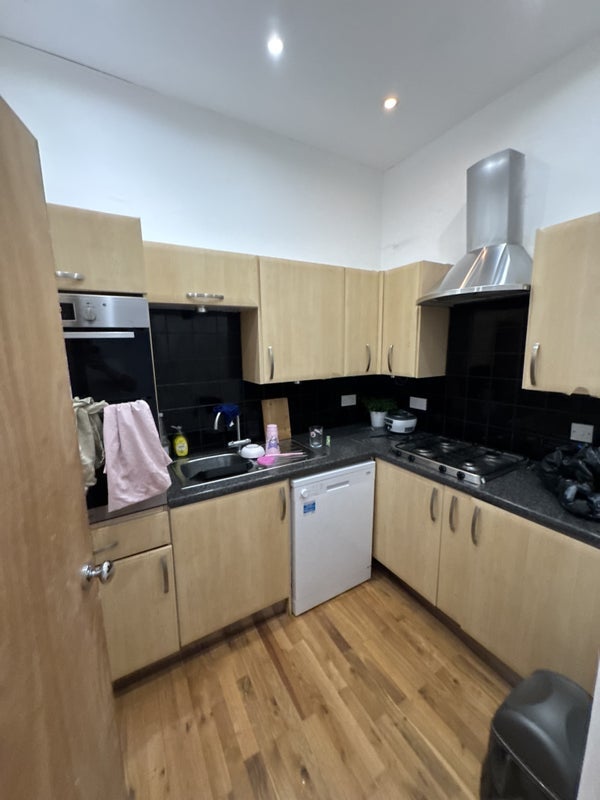 Room Novar Drive in Glasgow