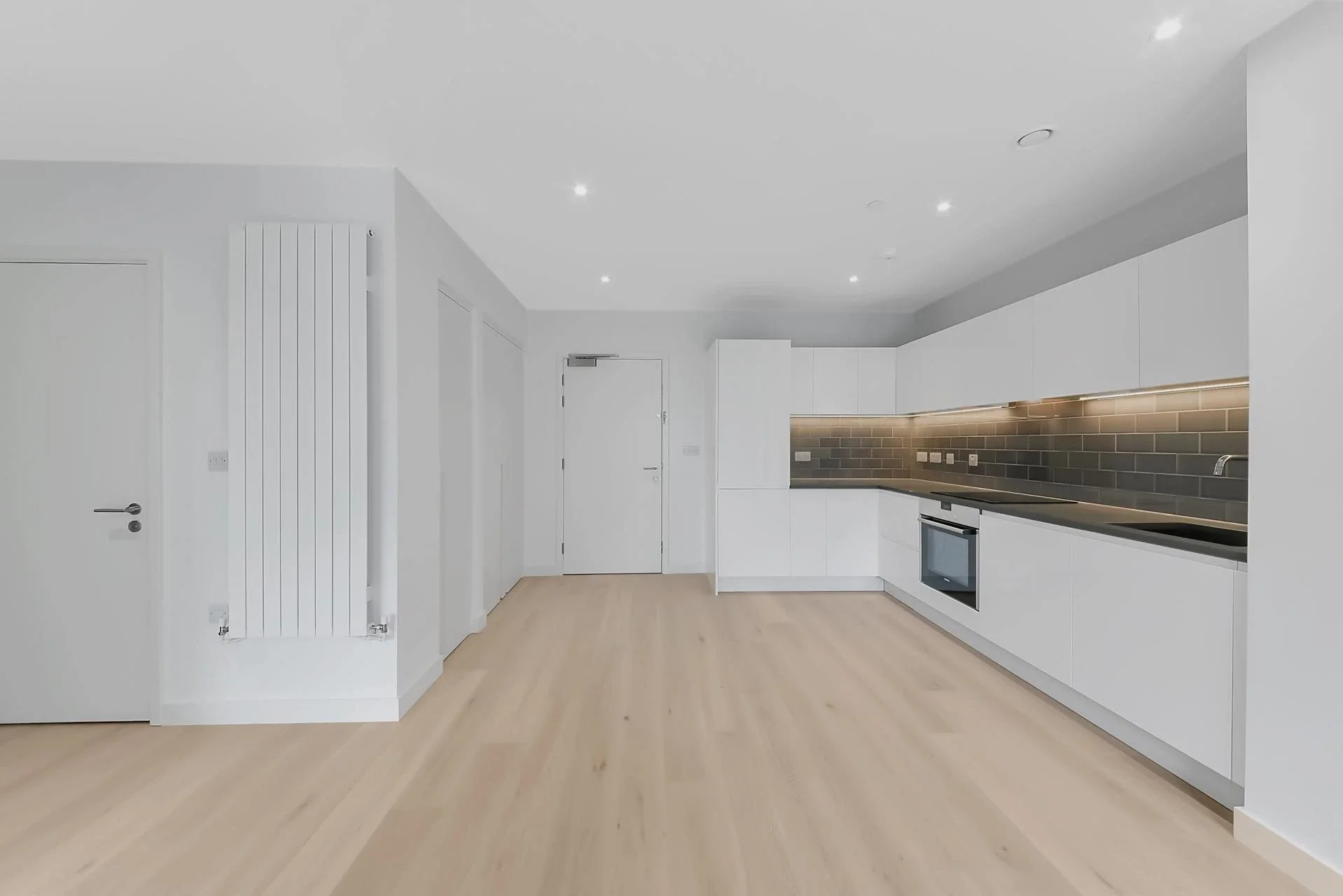 Flat Royal Crest Avenue in Greater London