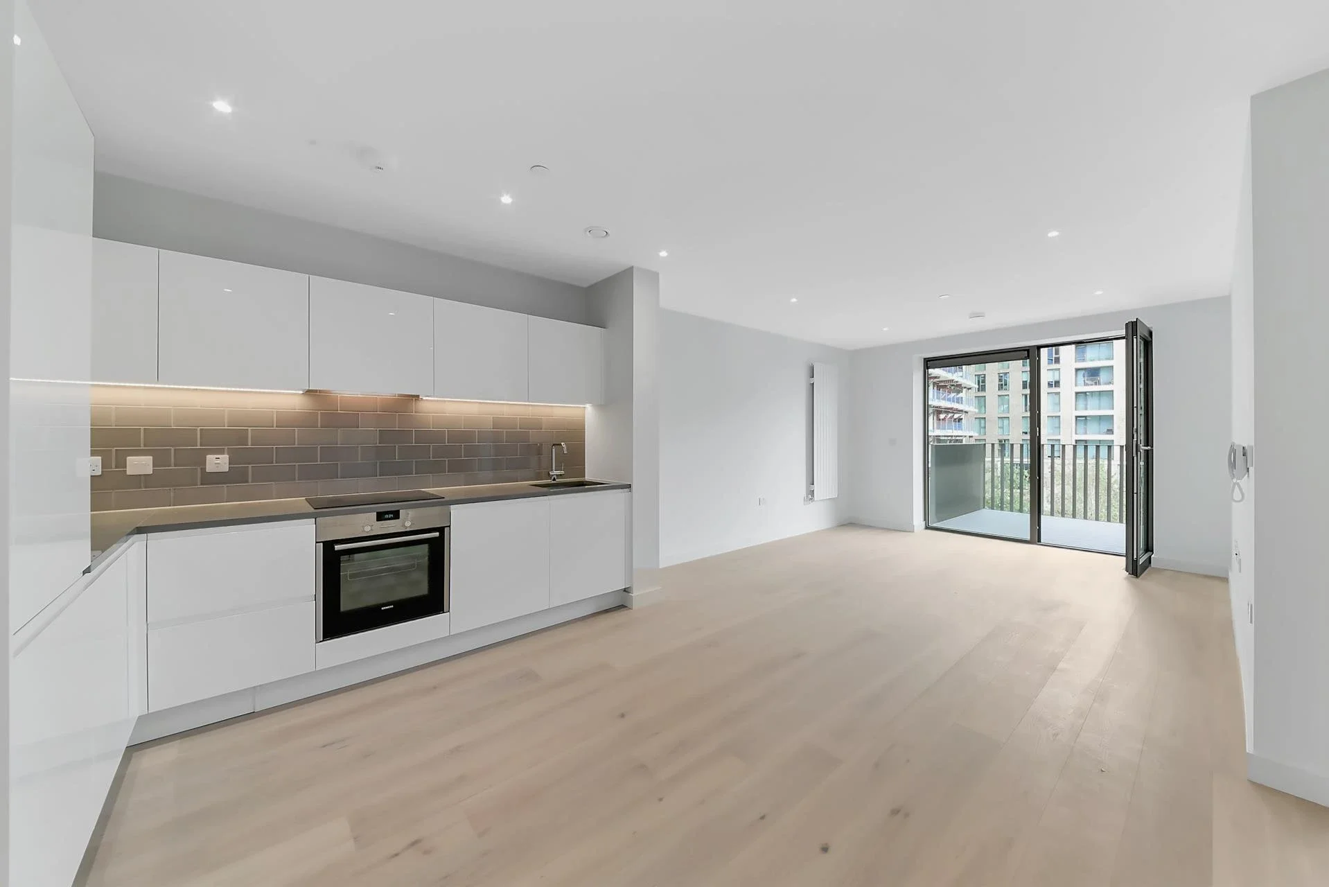 Flat Royal Crest Avenue in Greater London