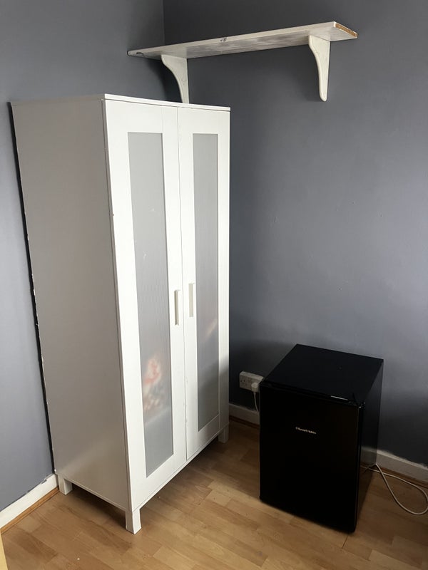 Room Strathan Close in Greater London