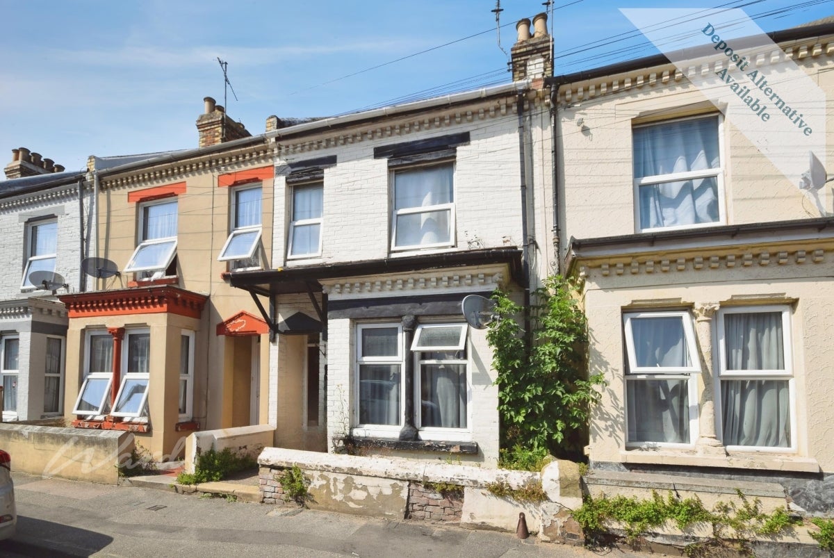 Flat Balmoral Road in Gillingham