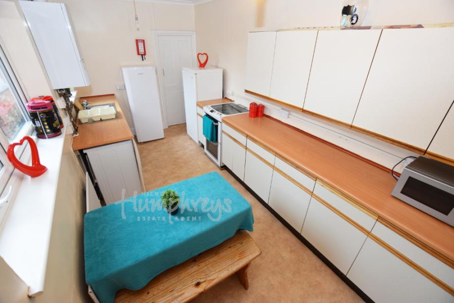 Room Lutterworth Road in Northampton