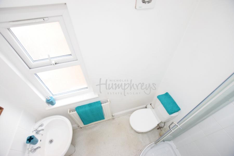 Room Lutterworth Road in Northampton