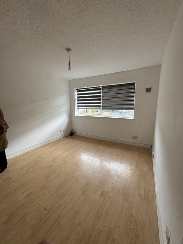 Flat Southey Court in Kingswood