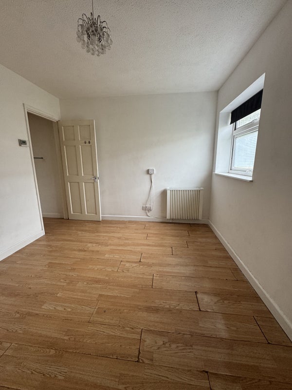 Flat Southey Court in Kingswood