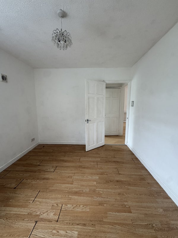 Flat Southey Court in Kingswood