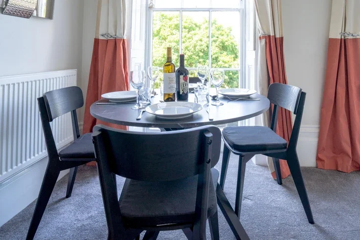 Flat Lansdown Crescent in Cheltenham