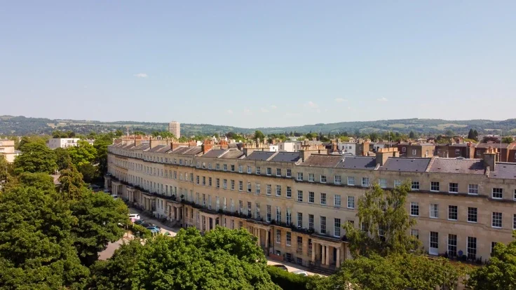 Flat Lansdown Crescent in Cheltenham