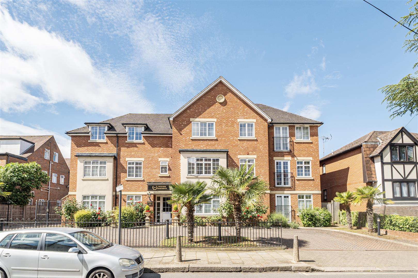 Flat Gayton Road in Greater London