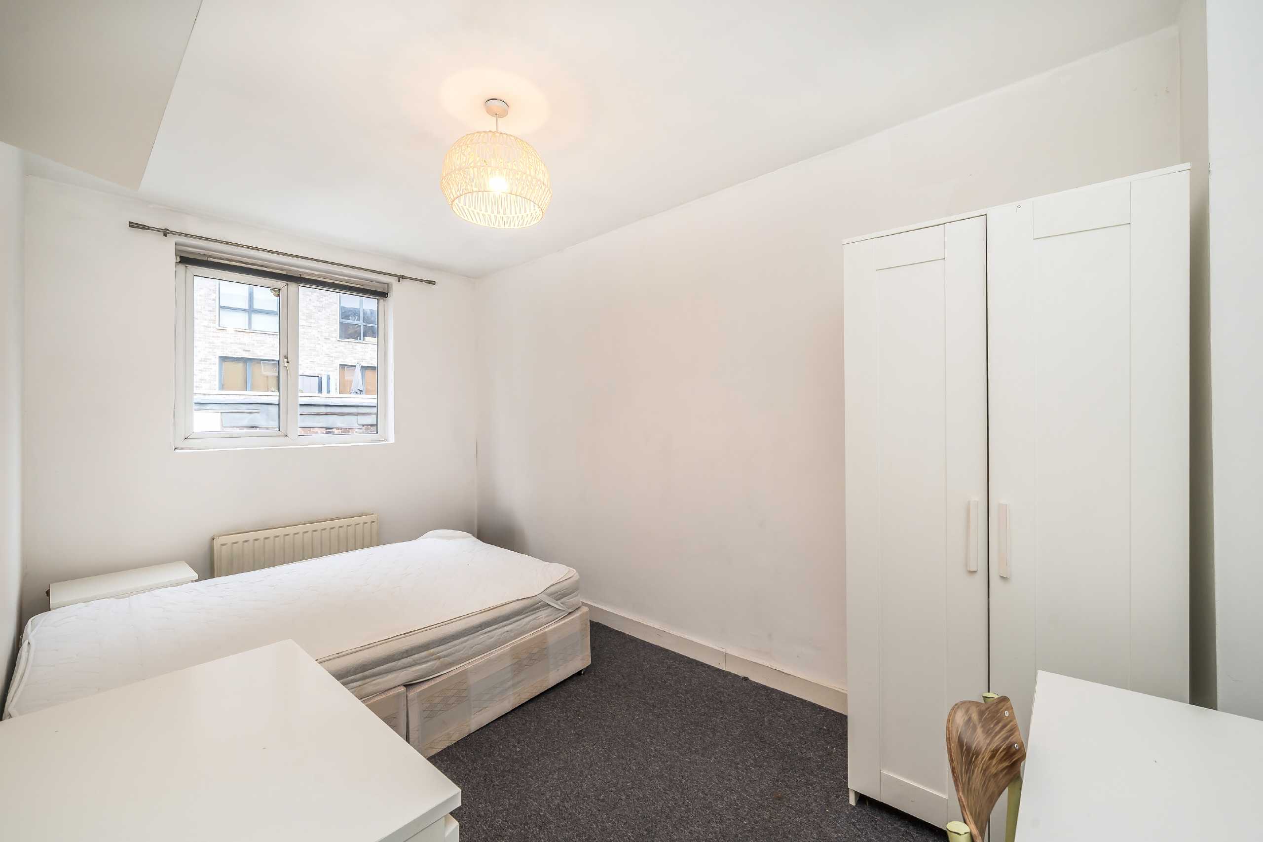 Flat Coldharbour Lane in Greater London