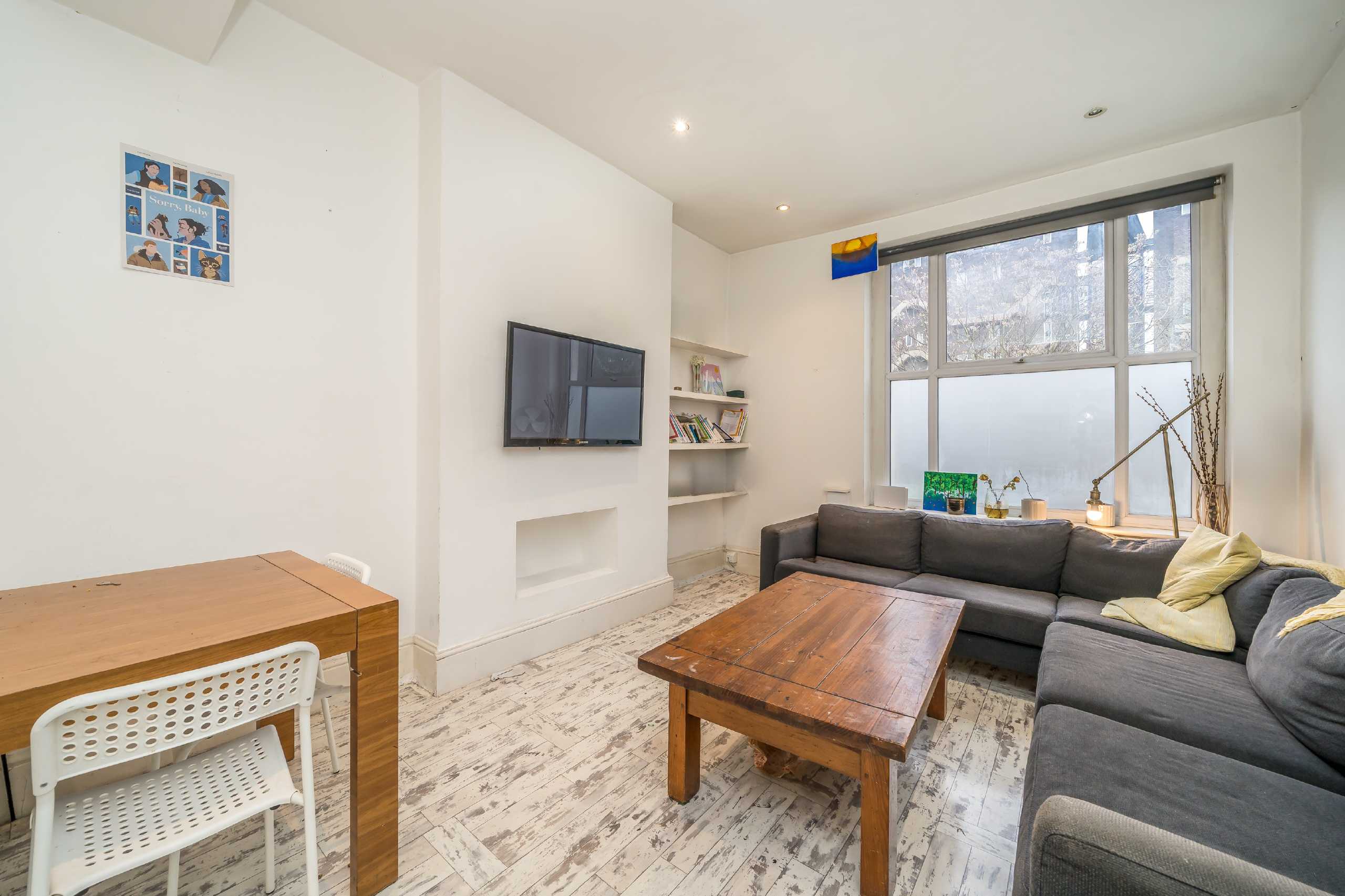 Flat Coldharbour Lane in Greater London