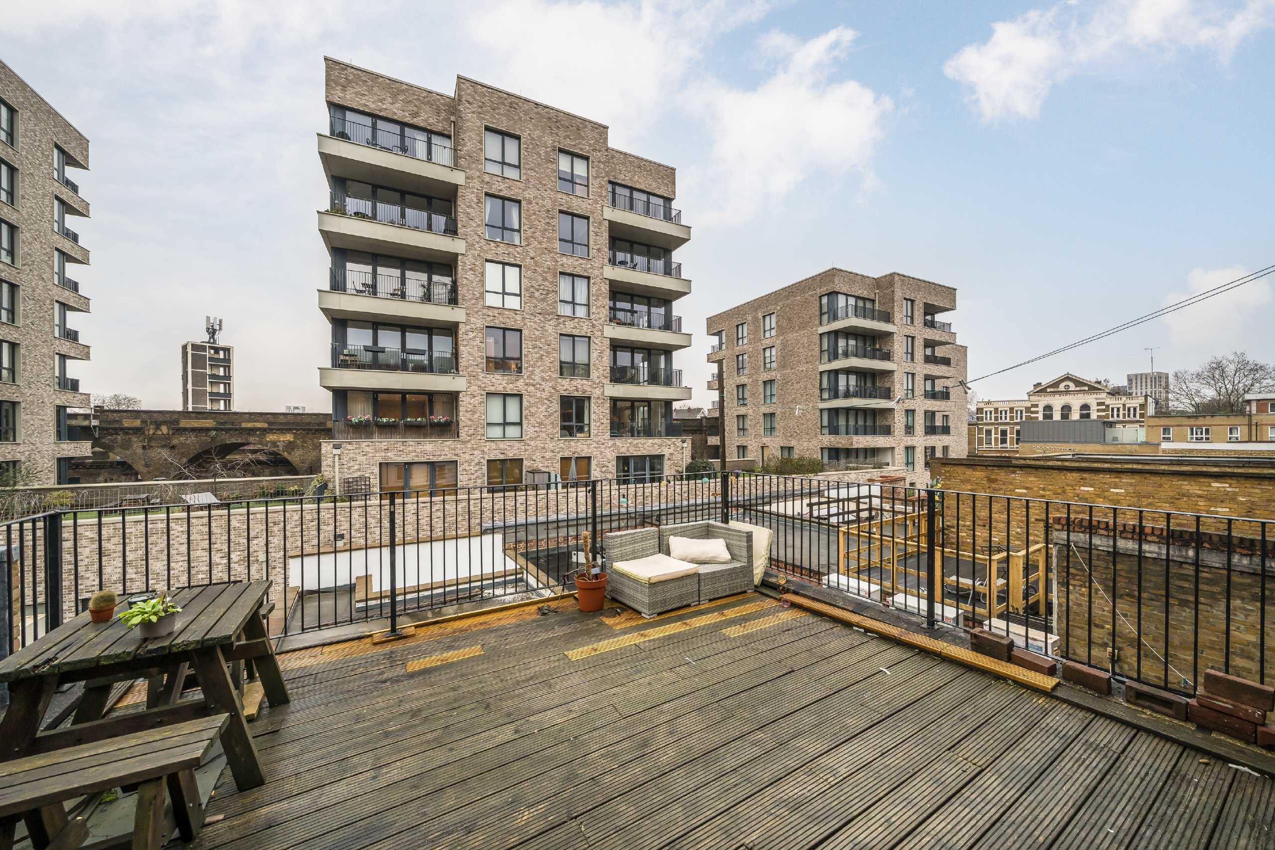 Flat Coldharbour Lane in Greater London