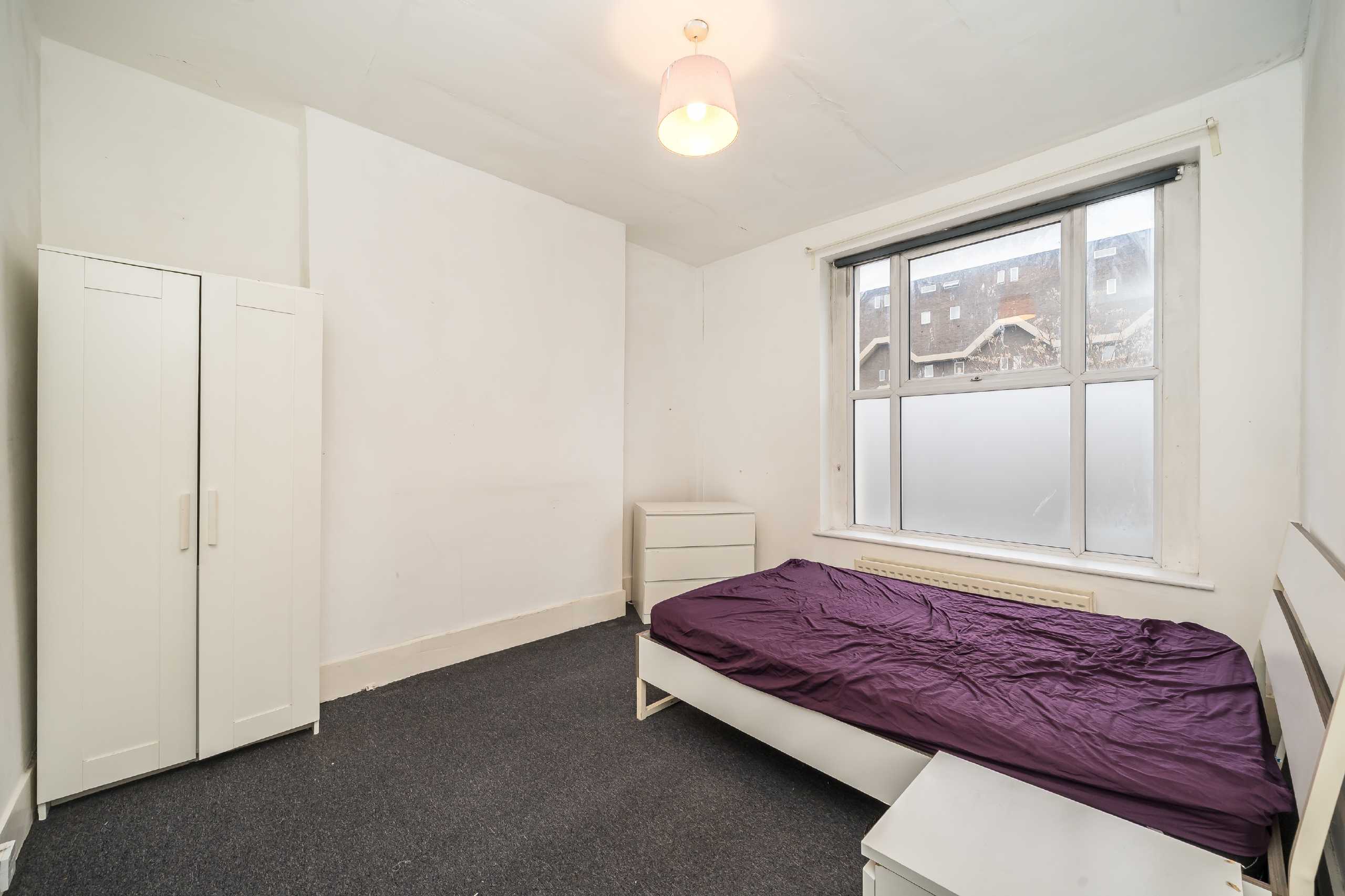 Flat Coldharbour Lane in Greater London
