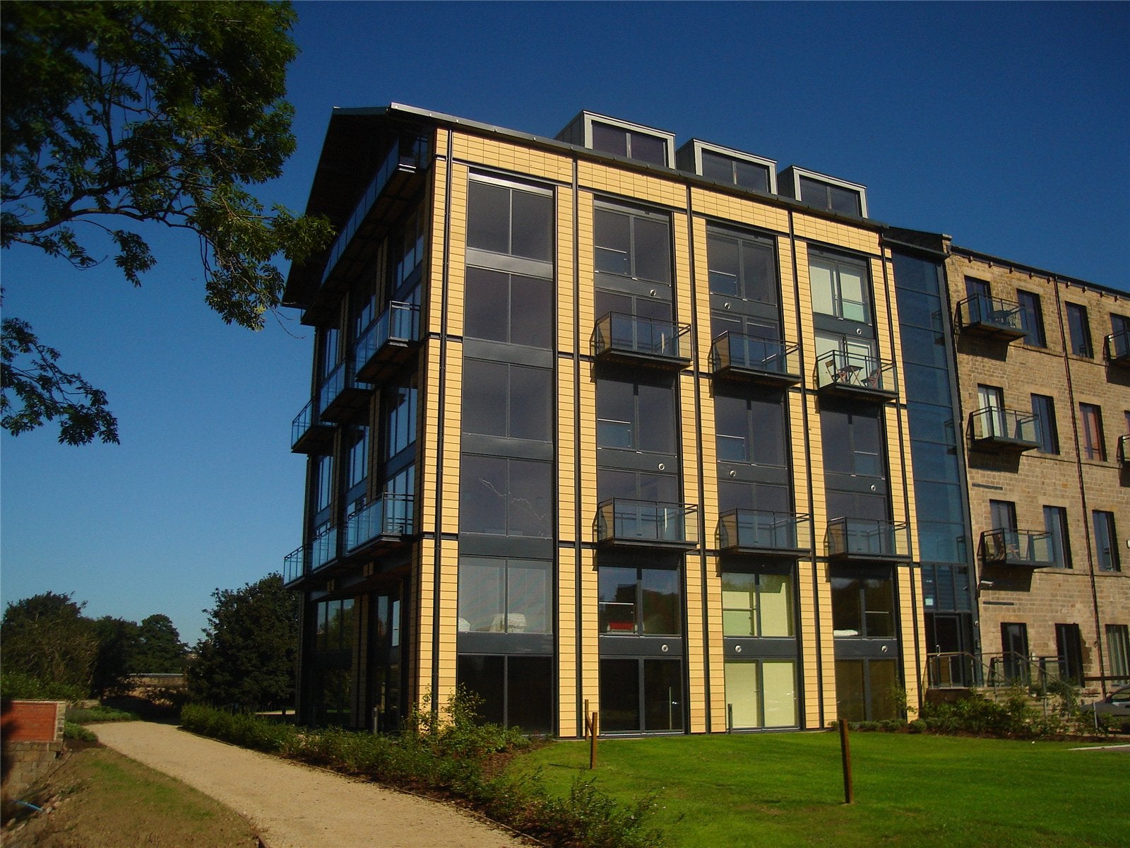 Flat Ledgard Wharf in Kirklees