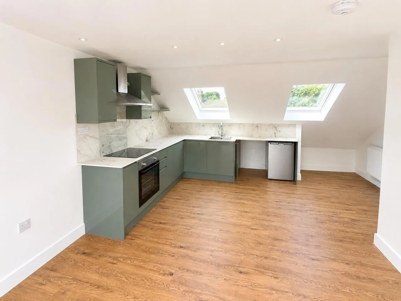 Flat Russell Road in Greater London