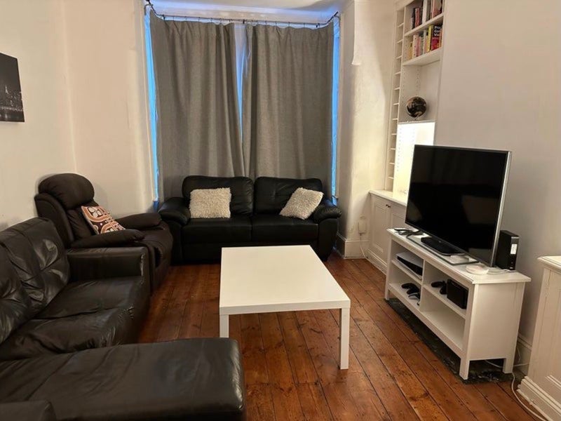 Room Elspeth Road in Greater London