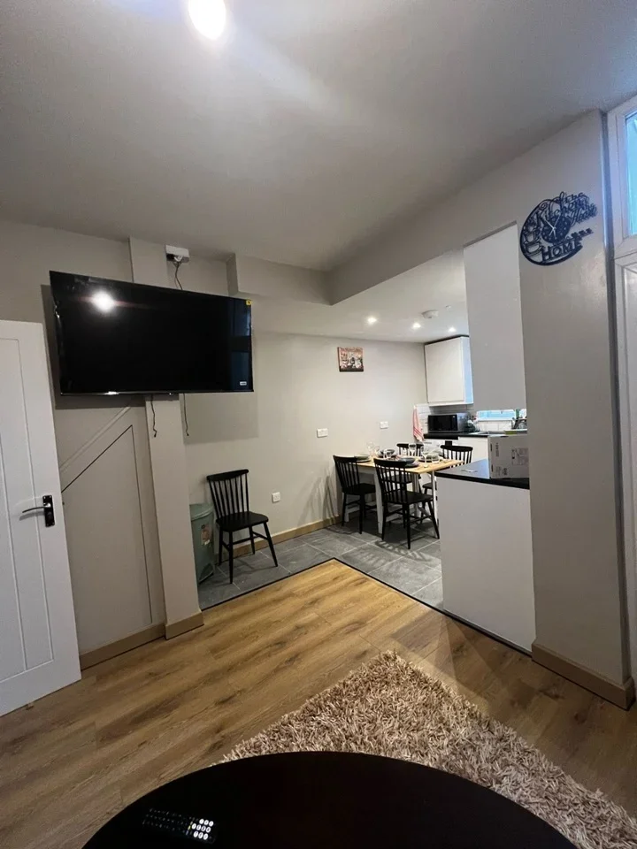 Room Gilroy Road in Liverpool