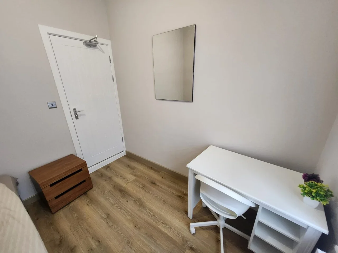 Room Gilroy Road in Liverpool
