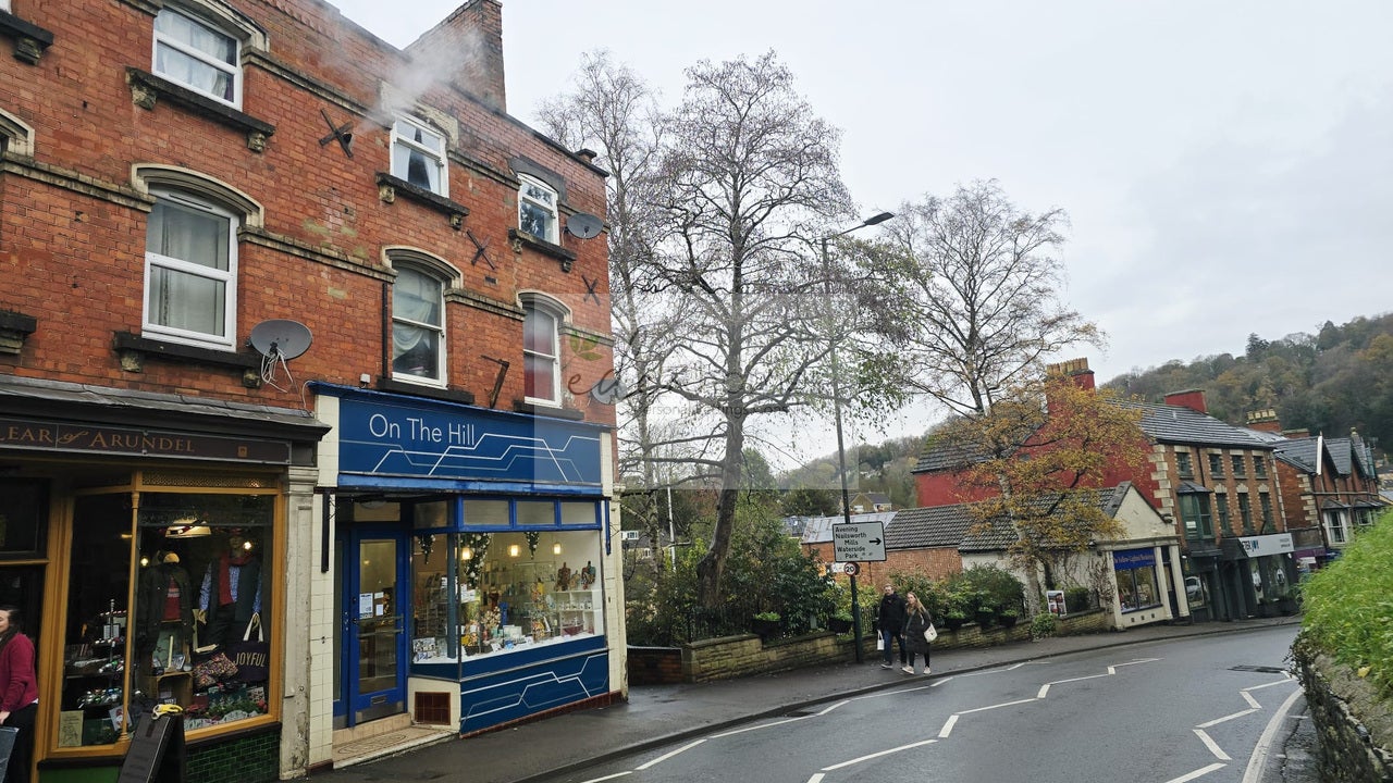 Flat Fountain Street in Nailsworth