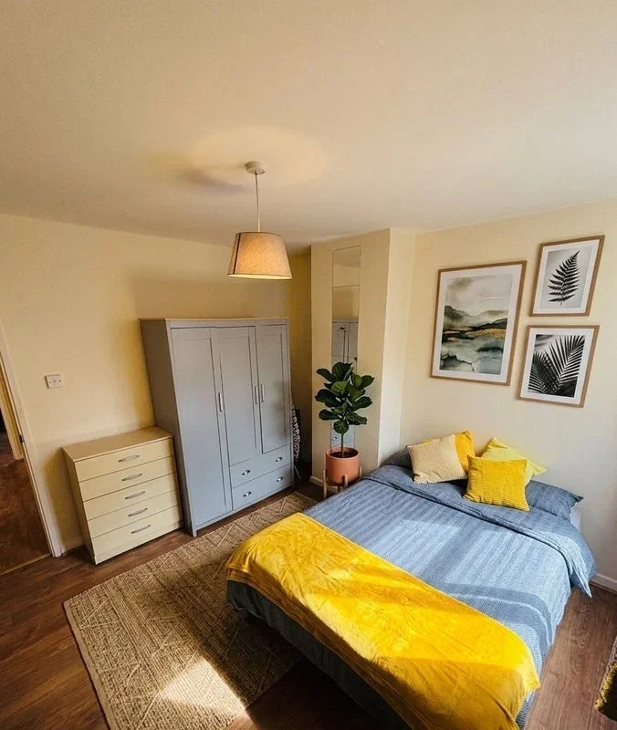 Room Thomas Baines Road in Greater London