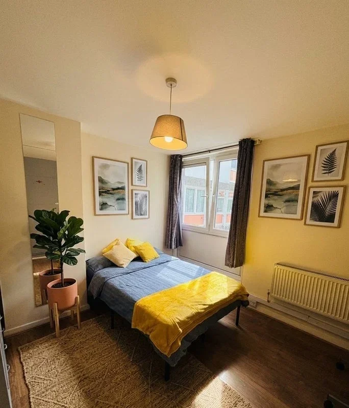Room Thomas Baines Road in Greater London