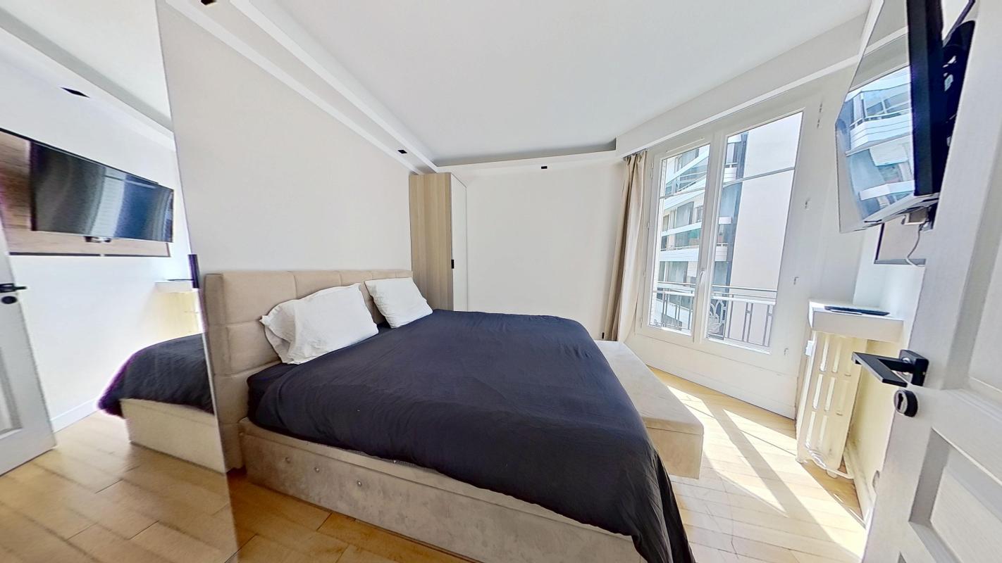 Appartement Rue des Belles Feuilles à Paris