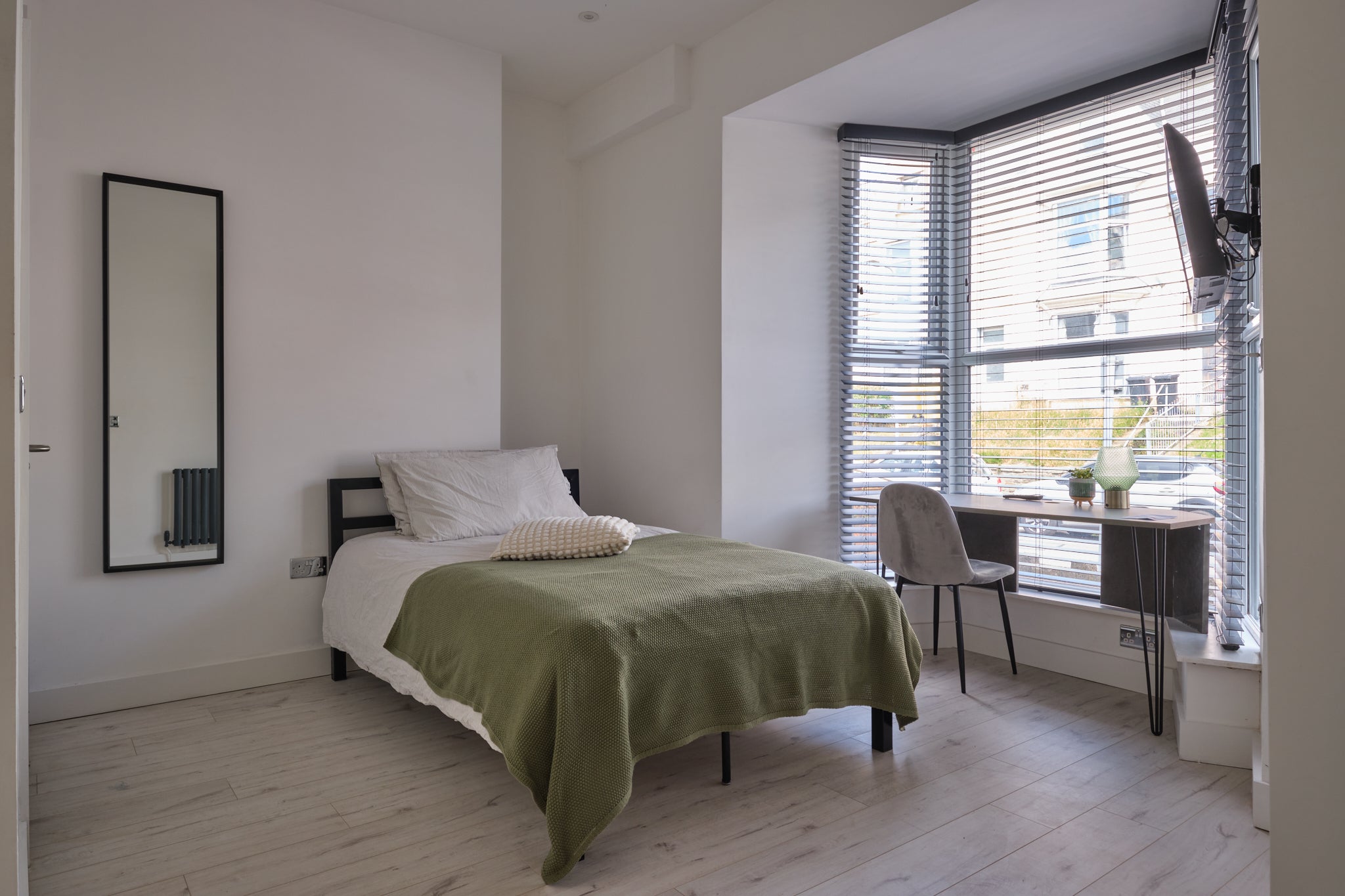 Flat Woodlands Terrace in Uplands