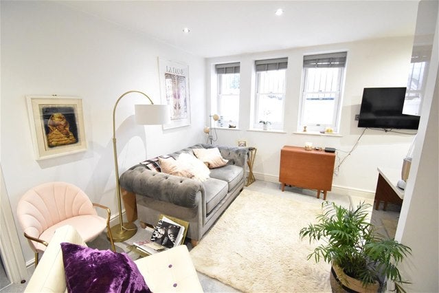 Flat Langley Road in Greater London