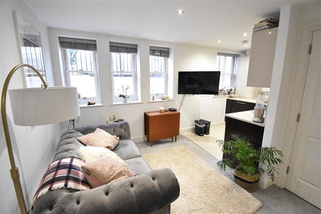 Flat Langley Road in Greater London