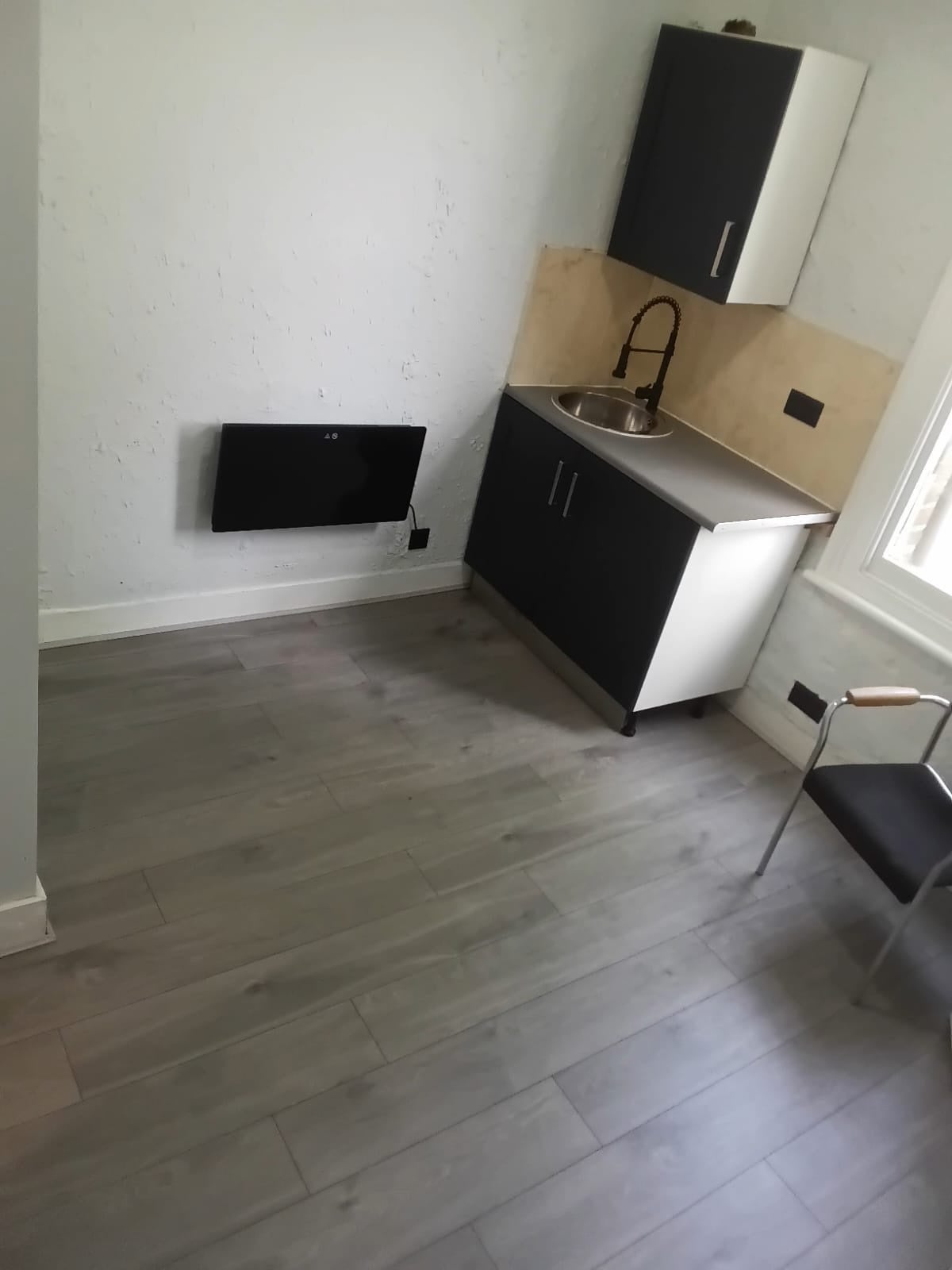 Room West Green Road in Greater London