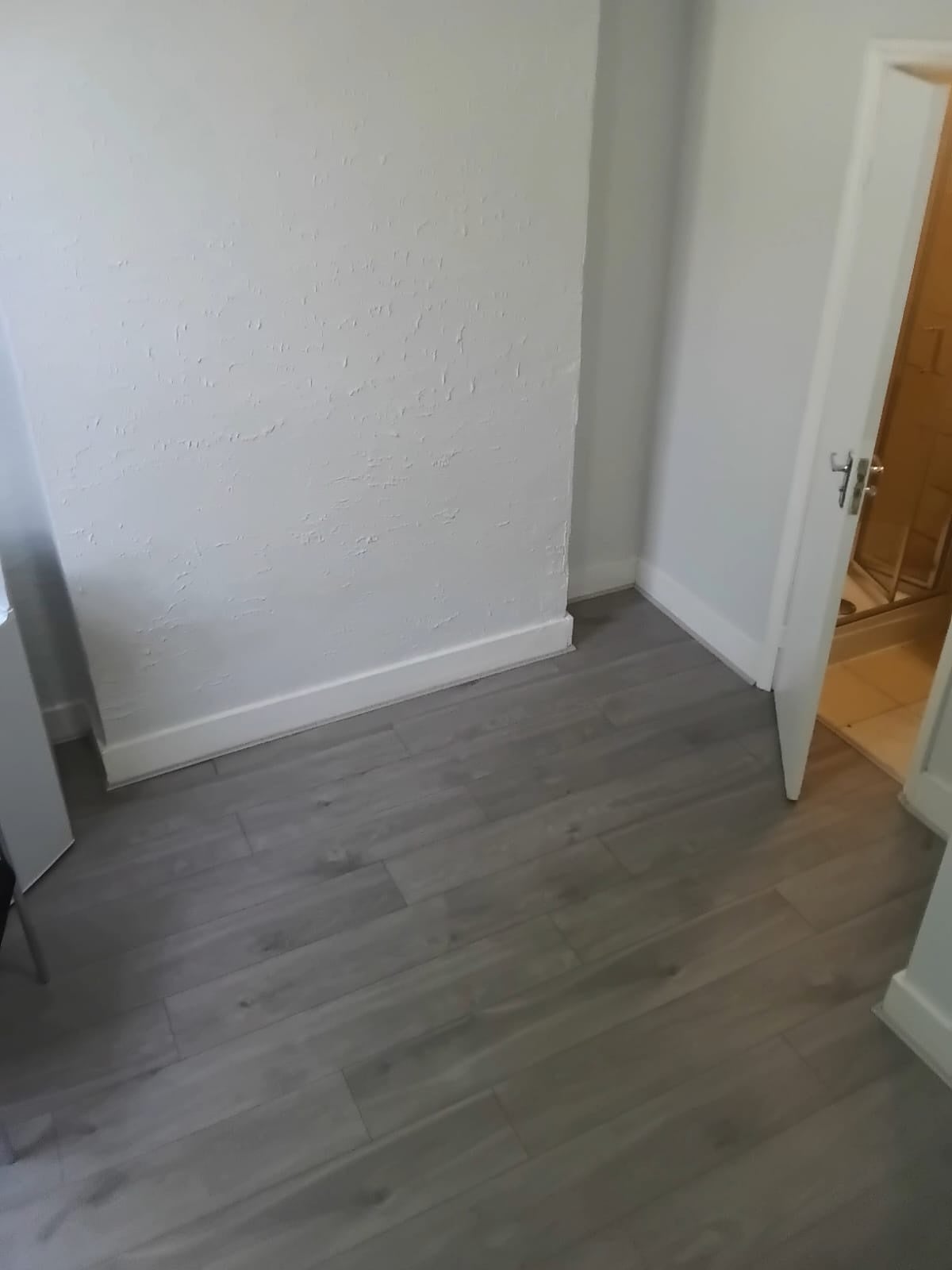 Room West Green Road in Greater London