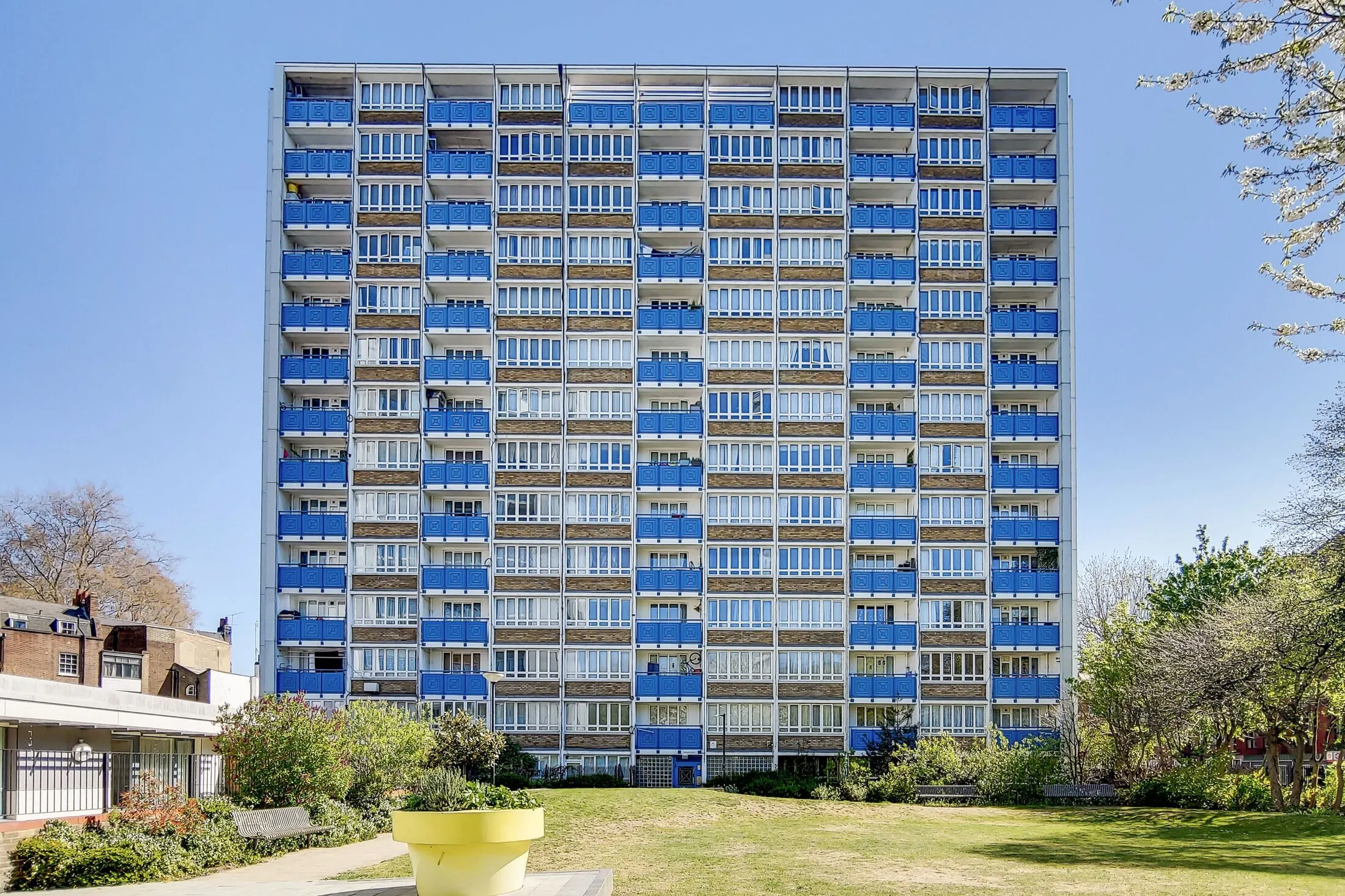 Flat Percival Street in Greater London