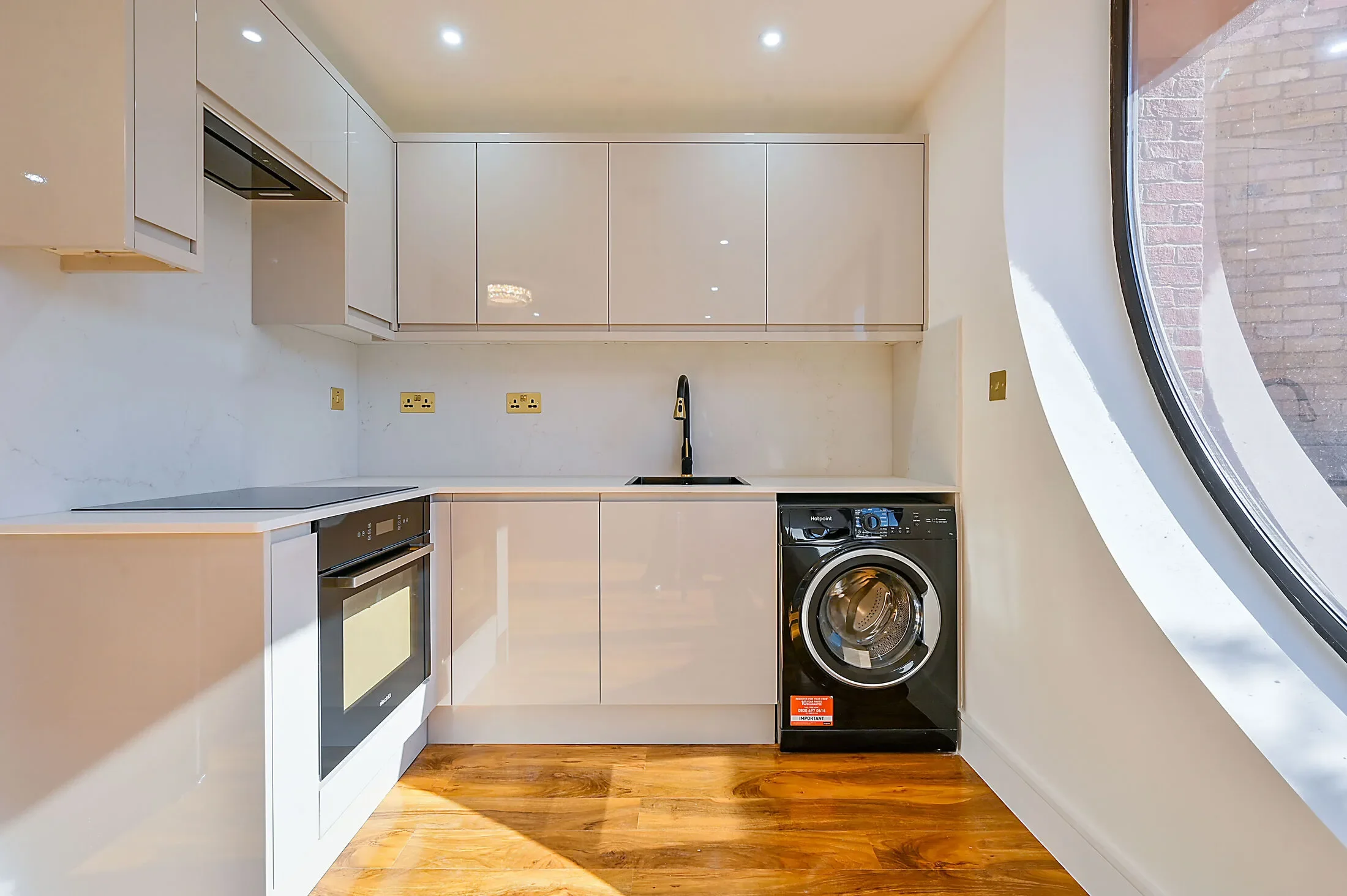 Flat Cobham Road in Greater London