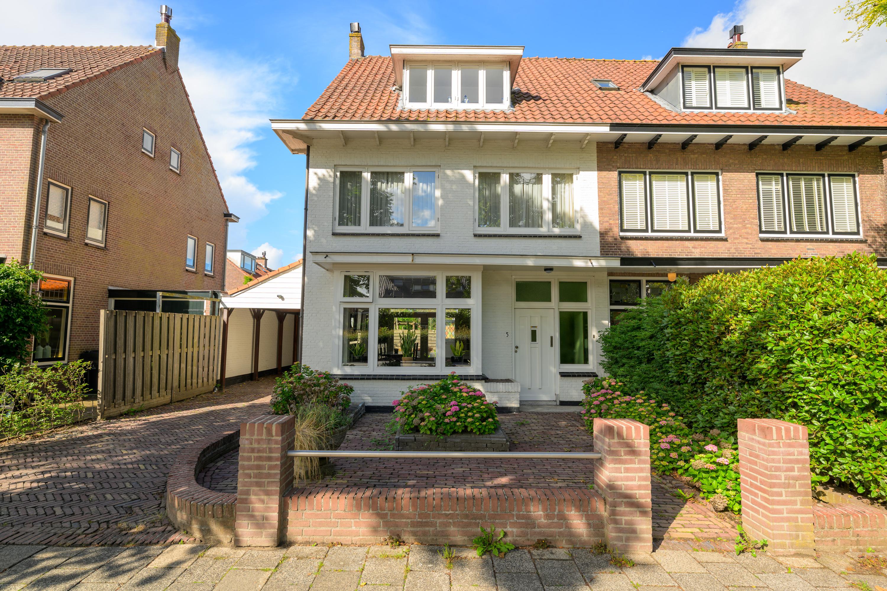 Hoekwoning te koop: Acacialaan 5, Leiderdorp