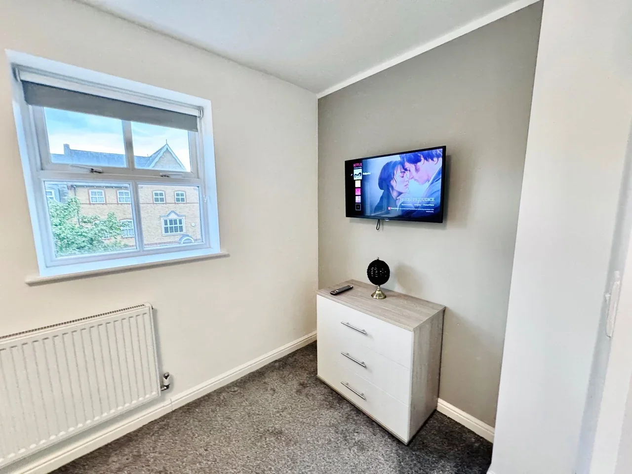 Room Chamberlayne Avenue in Greater London